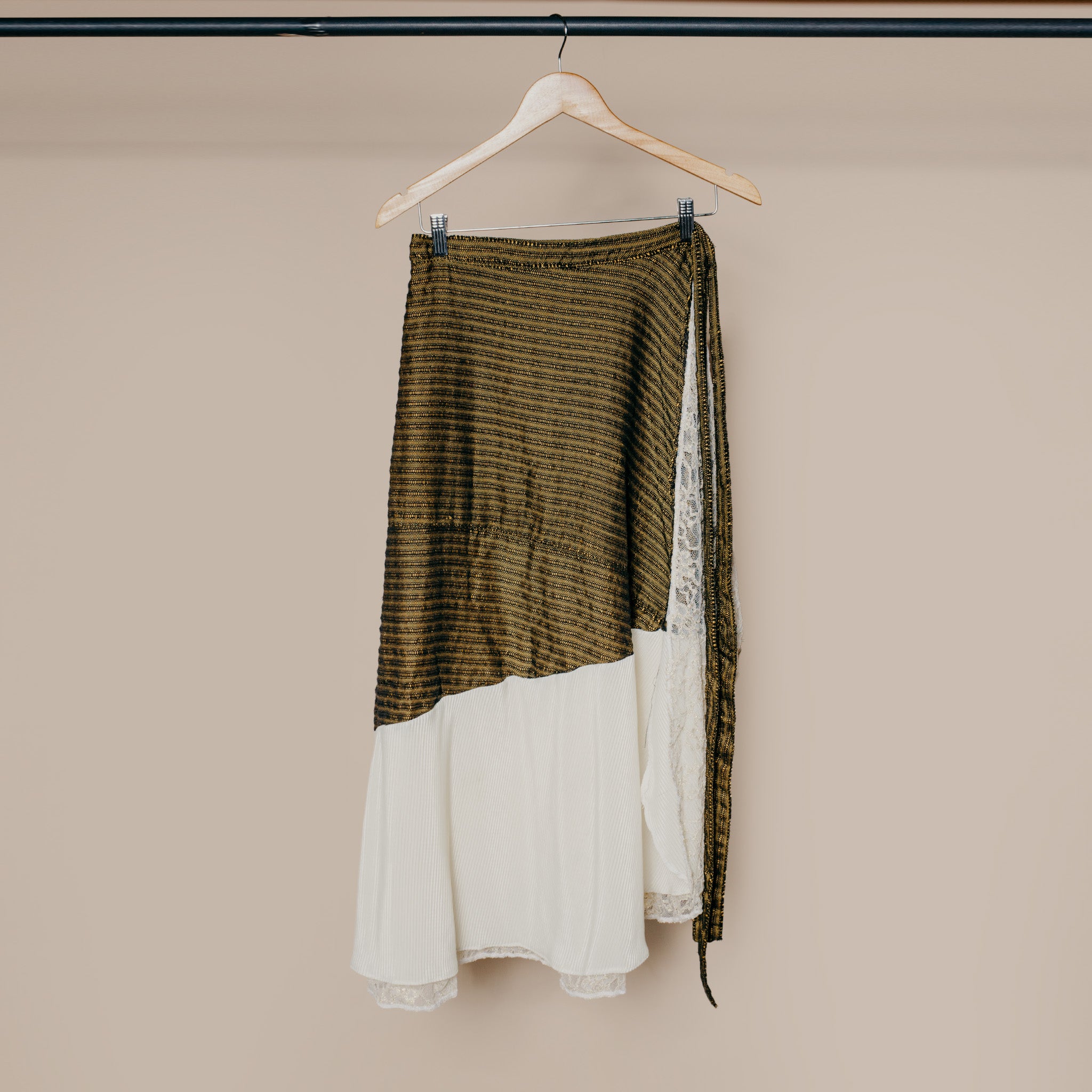 SKIRT 0019